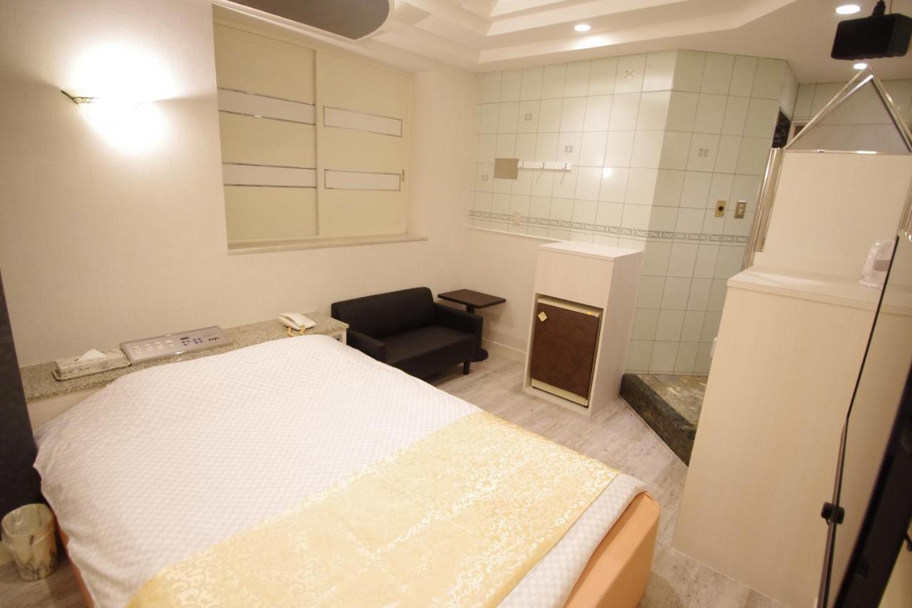 Hotel Crystal 大人専用 Präfektur Tokio Exterior foto